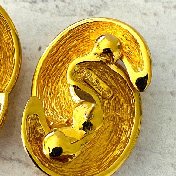 Vintage Christian Dior Interlocked Earrings Gold Tone Pierced Ears Posts - Picture 10 of 10